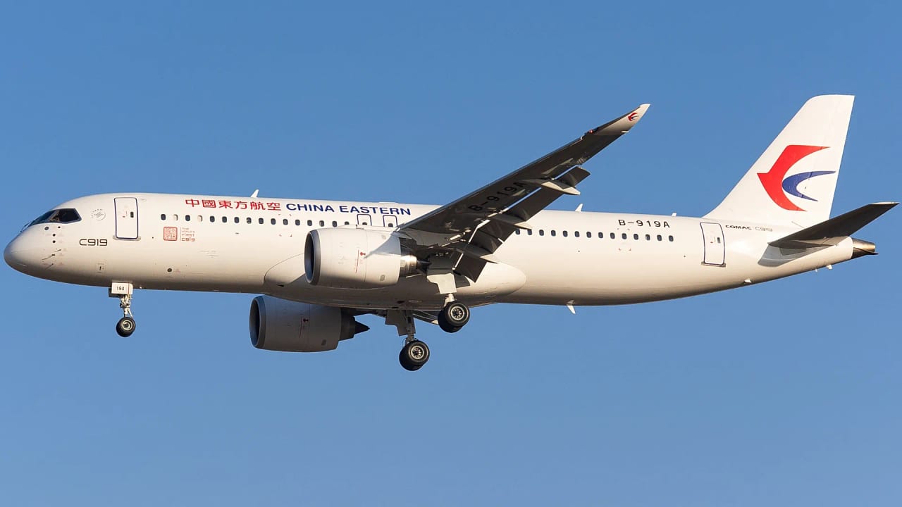 Китайський літак C919 здійснив перший міжнародний пасажирський рейс