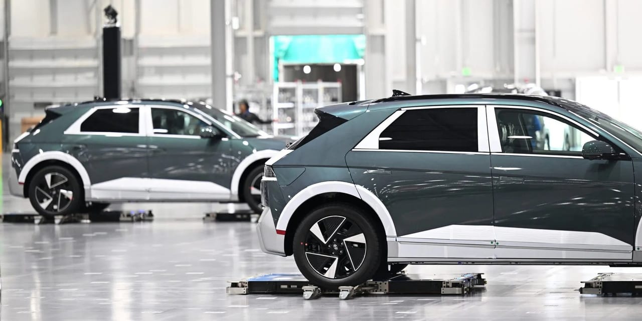 Водій не потрібен: Hyundai починає експлуатацію інноваційних роботів-паркувальників (відео)
