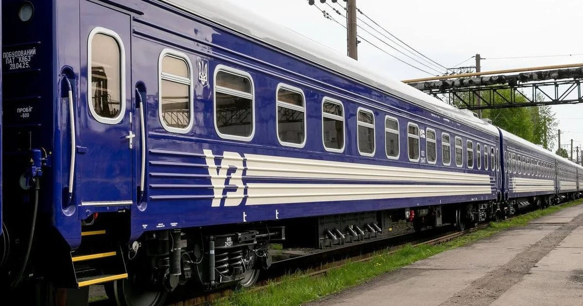 На Одещині дрон влучив у поїзд із понад 300 пасажирами: є загиблі — перші деталі