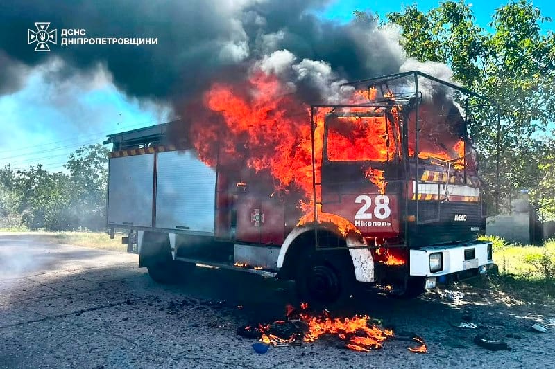 У Нікопольському районі російські війська атакували рятувальників під час гасіння пожежі