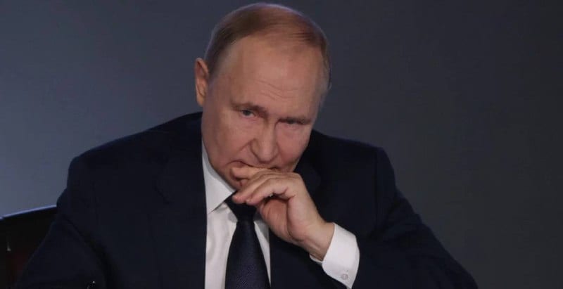 NYT: Путін пересувається бронепоїздом і використовує фейкові кортежі для маскування від українських дронів
