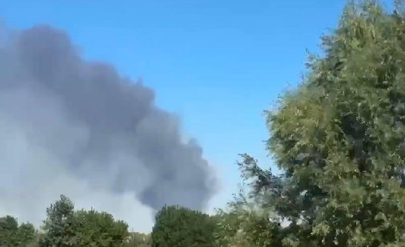 У Броварському районі Київщини через російську атаку горять склади — ДСНС