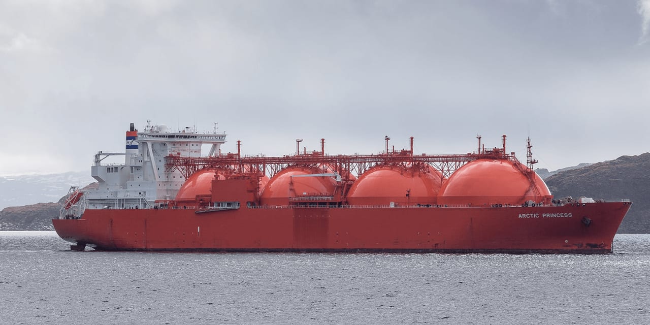 Скуповує старі газовози: Росія терміново розширює "тіньовий флот" для перевезення СПГ