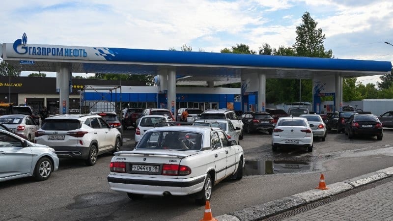 Низка російських регіонів знову ввела обмеження на відпуск пального