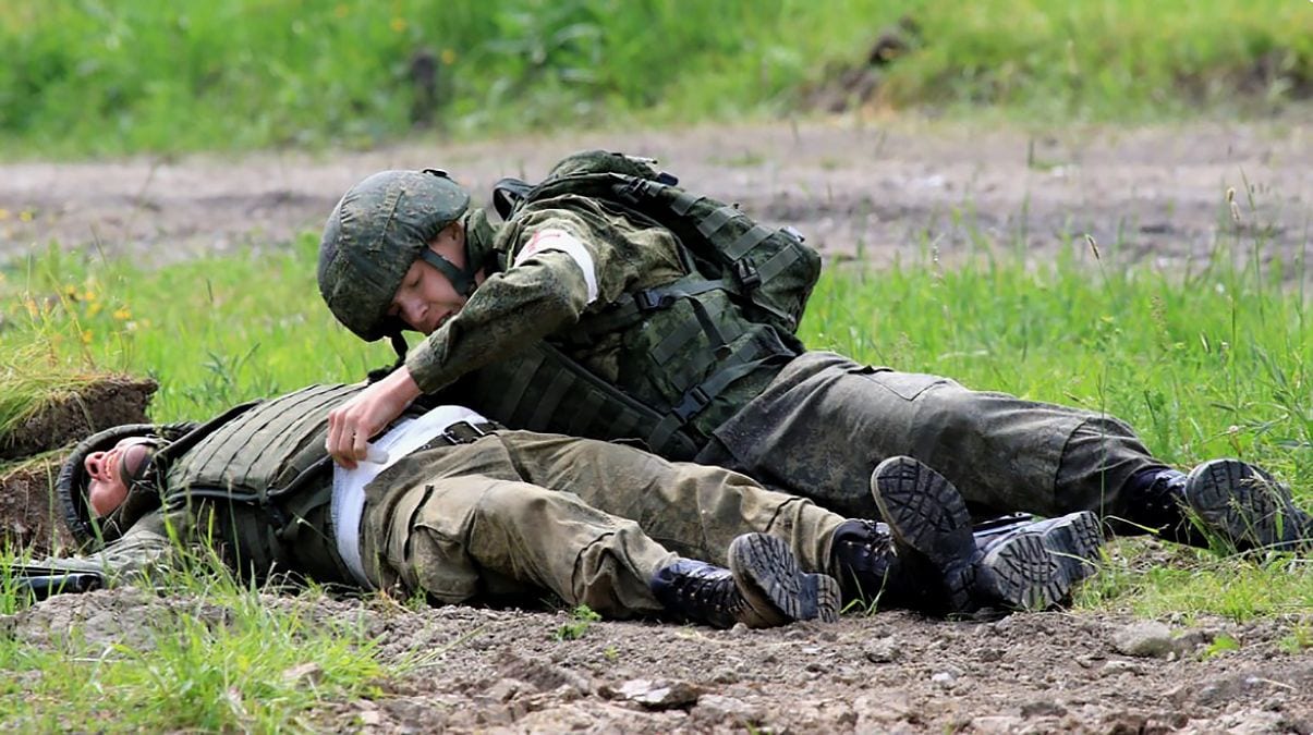 Ні «Лади», ні бензину: політолог оцінив втрати Росії за 4 роки війни