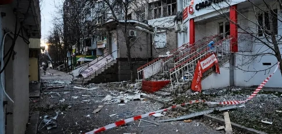 Окупанти завдали масованого удару дронами по Херсону: є загиблі та поранені