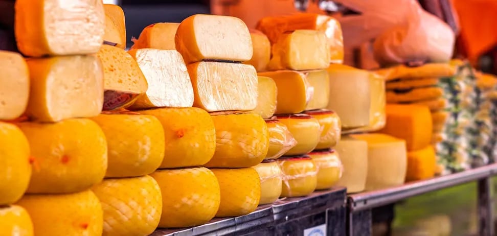 Україну «завалили» дешевими контрабандними продуктами з ЄС: яка ситуація на ринку