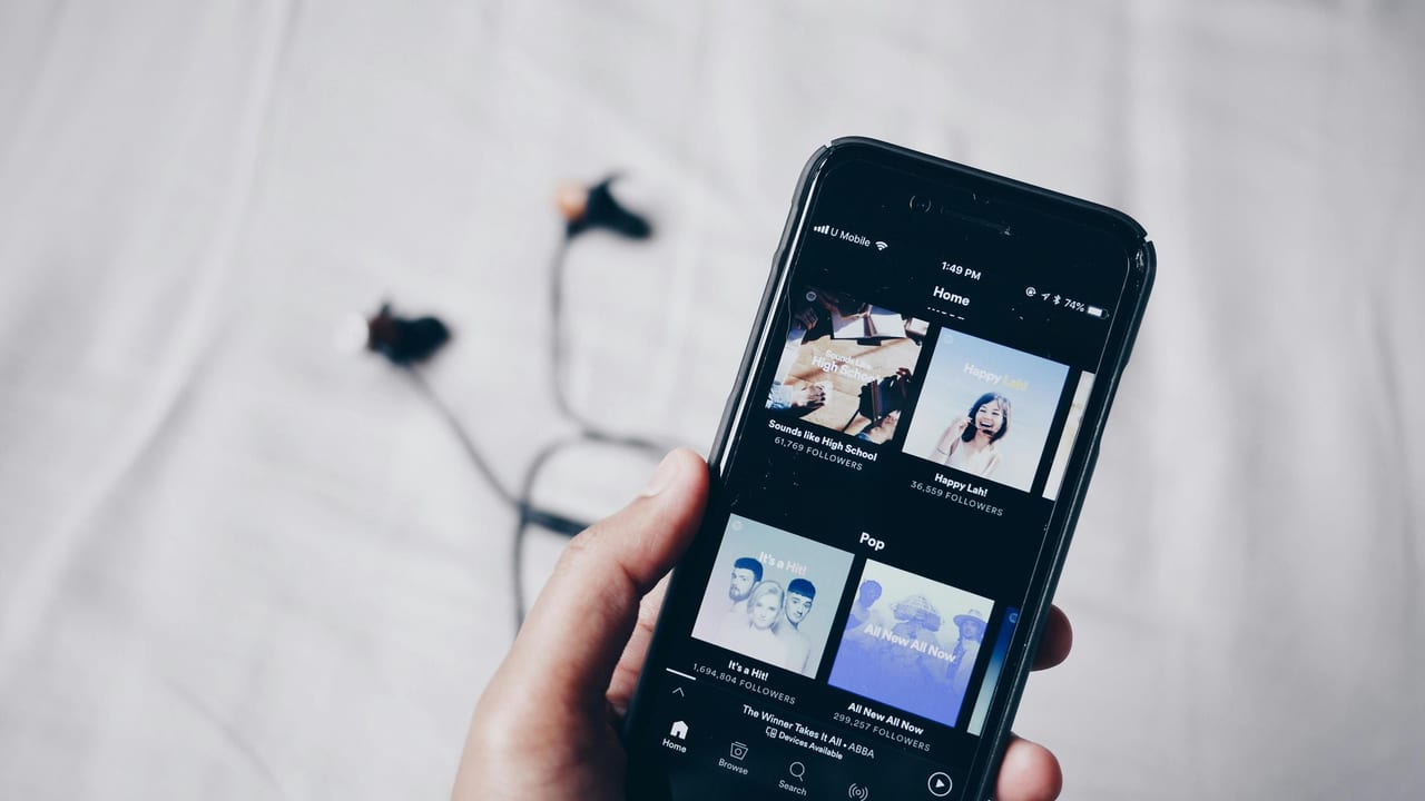 Spotify почне позначати ШІ-артистів і обмежить їх у рекомендаціях
