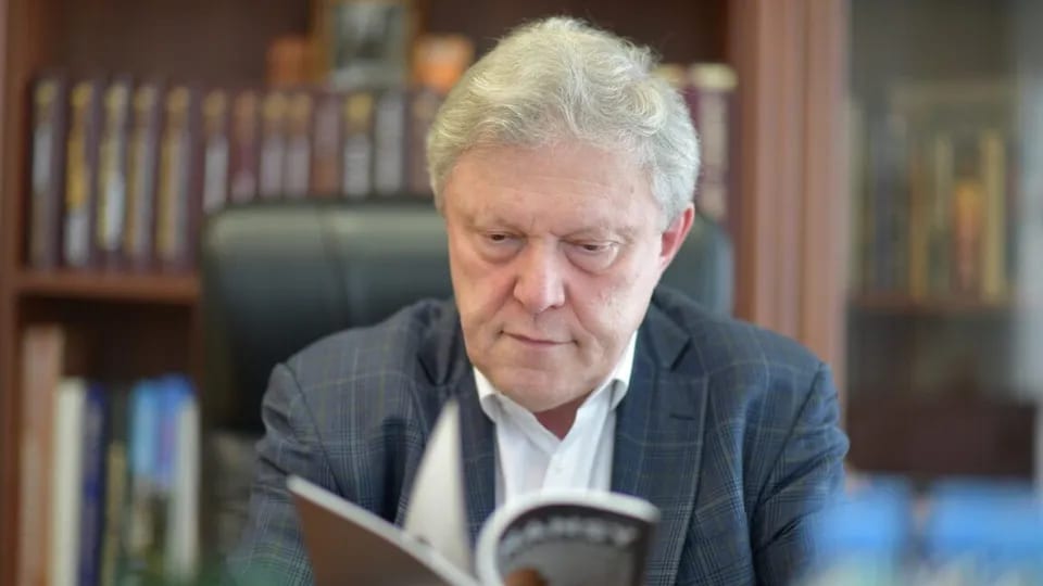 «Вас переїхала система», могила у Львові, затоплена шахта. Хто такий Явлінський, чию партію зняли з виборів у РФ. Головне