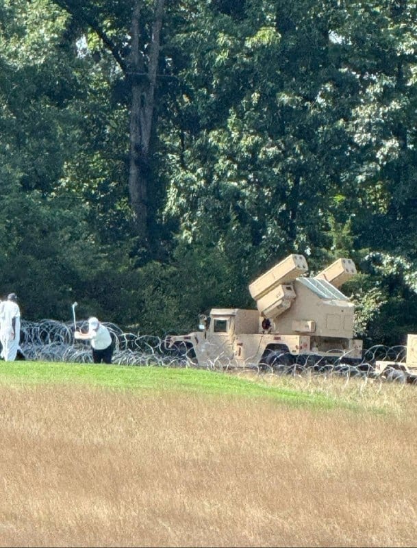 Зенітний ракетний комплекс «Avenger» охороняє Дональда Трампа під час гри в гольф