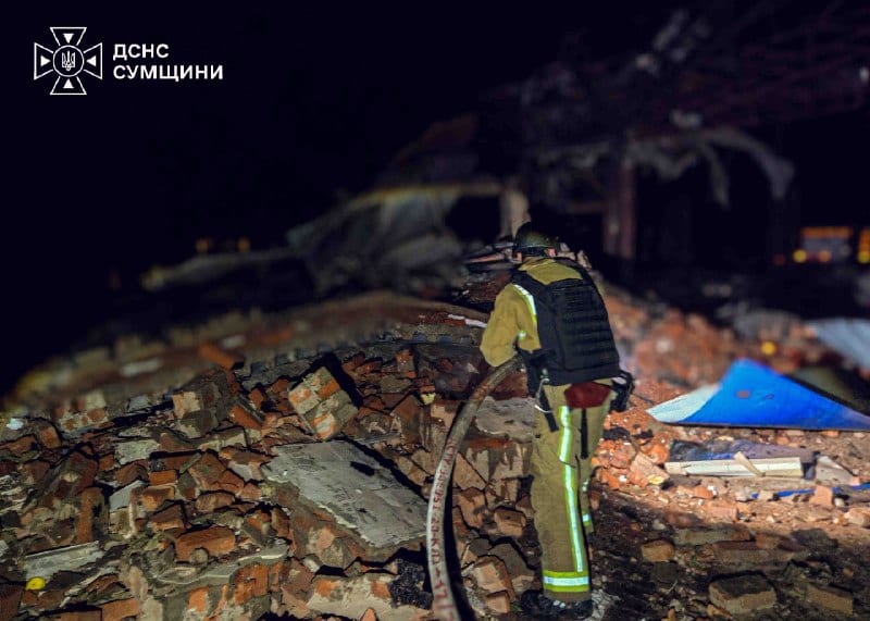 У ніч на 12 серпня росія обстріляла цивільні об’єкти у чотирьох громадах Сумщини, є постраждалі