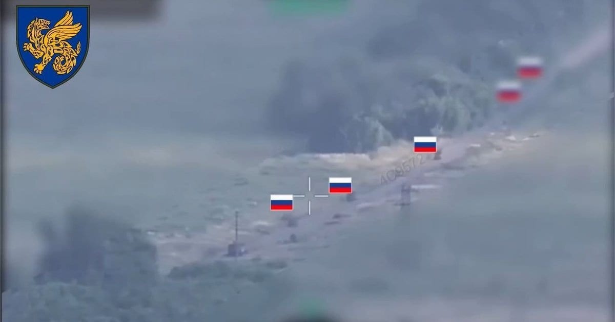 Колона російських всюдиходів "Улан" їхала з Курщини на штурм Сумщини, але потрапила під атаку FPV-дронів 158-ї ОМБр. ВІДЕО