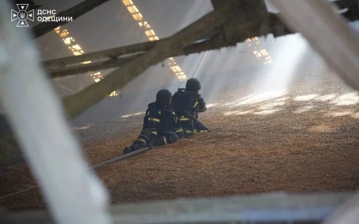 РФ атакувала склад із зерном та готельний комплекс на Одещині
