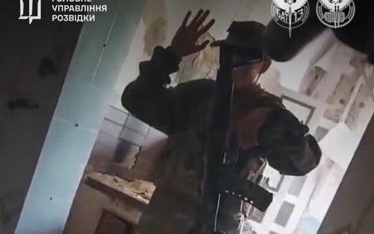 Спецпризначенці ГУР «БАТ-13» та «АРАТТА» здійснили рейд і взяли в полон російського військового. ВІДЕО