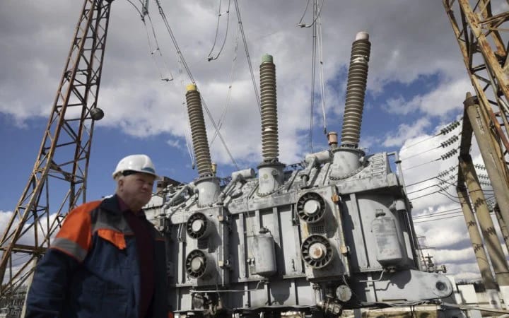 У Херсоні через російський обстріл знеструмлені кілька мікрорайонів