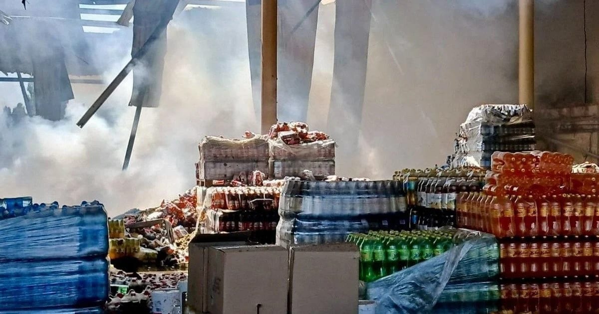 Людей завалило, горіли машини: Росія масовано вдарила по ТЦ, кав'ярнях та будинках у центрі Павлограда