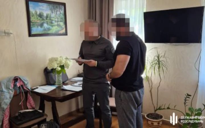 На Дніпропетровщині начальника поліції охорони підозрюють у систематичному зборі "данини" з підлеглих