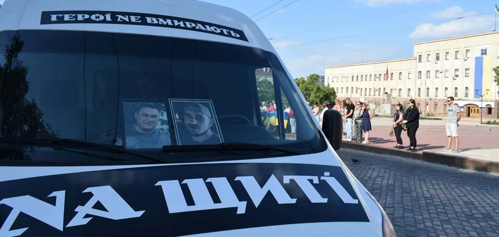 Кропивницький у жалобі: місто попрощалося з двома Героями, загиблими на війні