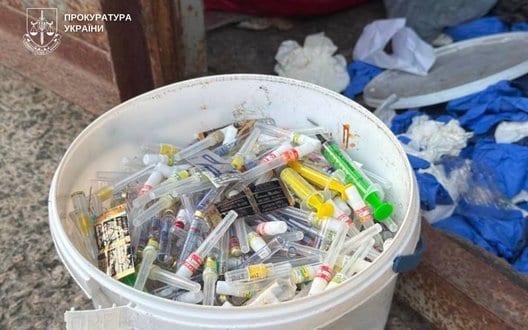 У Києві на складі виявили небезпечні медичні відходи: поліція розпочала розслідування