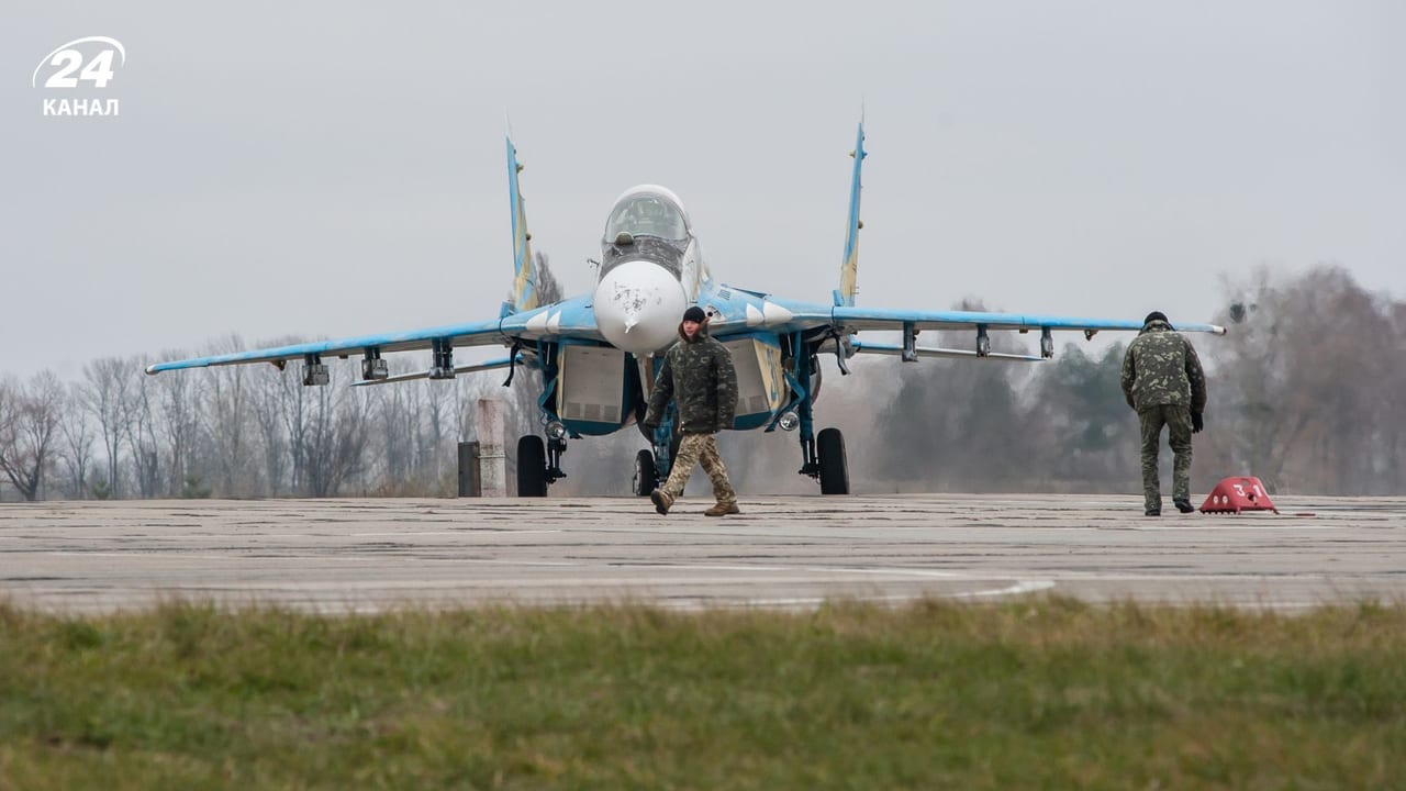 Слідчі ДБР знайшли чорну скриньку винищувача, який упав на Одещині